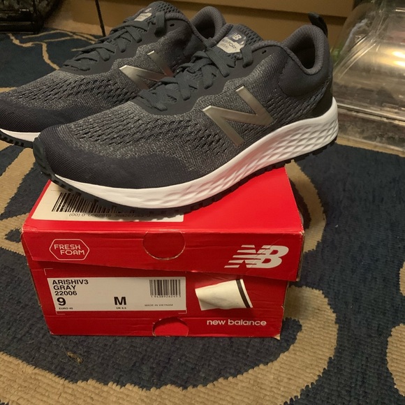 Slip resistant shoes - Picture 1 of 1